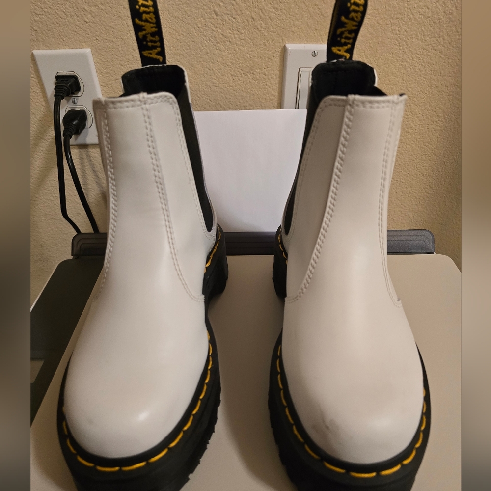 Dr Martens Chelsea Boots